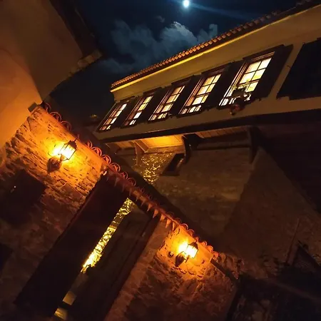 Gazde/Camere de închiriat Katina Boutique